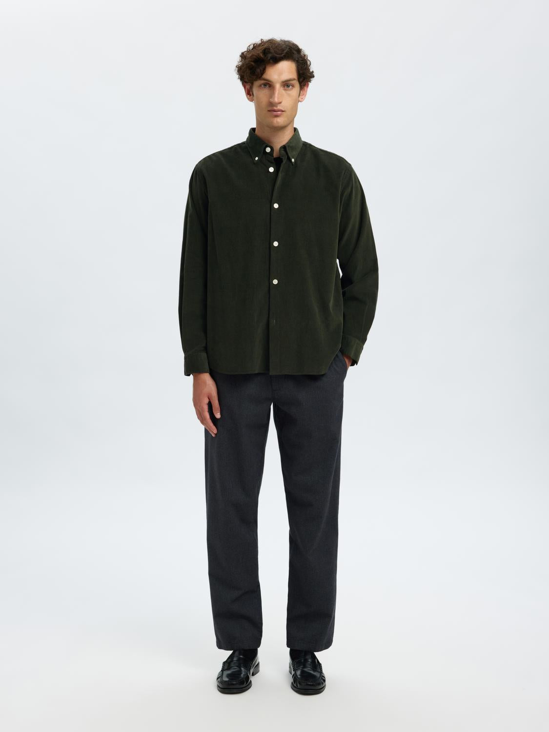 model_shot-front_full